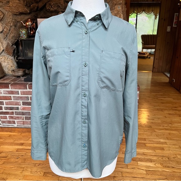 Patagonia Tops - Patagonia Green Button-Up Sun Shirt